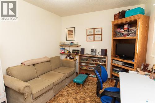 414 3Rd Street E, Wynyard, SK - Indoor Photo Showing Living Room