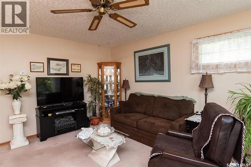 414 3Rd Street E, Wynyard, SK - Indoor Photo Showing Living Room