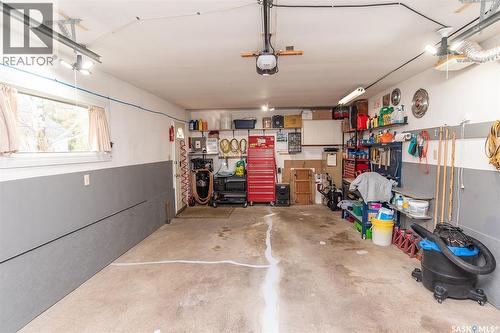 414 3Rd Street E, Wynyard, SK - Indoor Photo Showing Garage