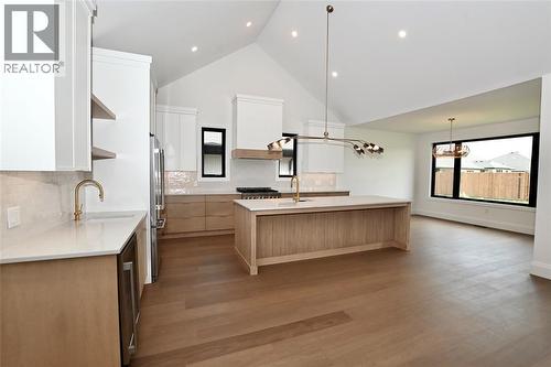 3464 Paul Crescent, Plympton-Wyoming, ON - Indoor Photo Showing Kitchen With Upgraded Kitchen