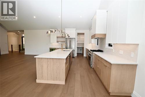 3464 Paul Crescent, Plympton-Wyoming, ON - Indoor Photo Showing Kitchen With Upgraded Kitchen