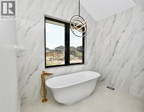 3464 Paul Crescent, Plympton-Wyoming, ON - Indoor Photo Showing Bathroom