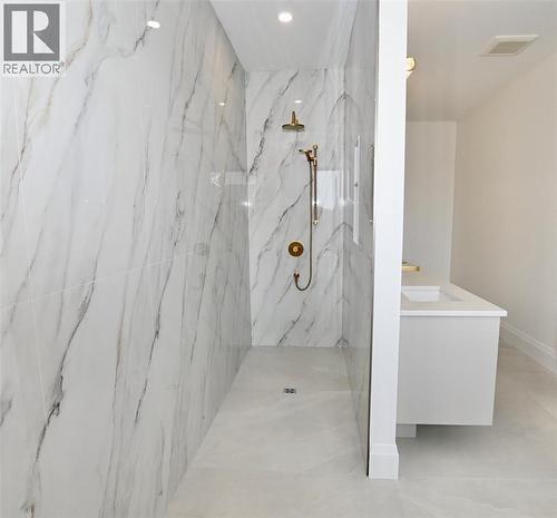 3464 Paul Crescent, Plympton-Wyoming, ON - Indoor Photo Showing Bathroom