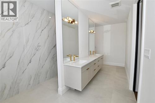 3464 Paul Crescent, Plympton-Wyoming, ON - Indoor Photo Showing Bathroom