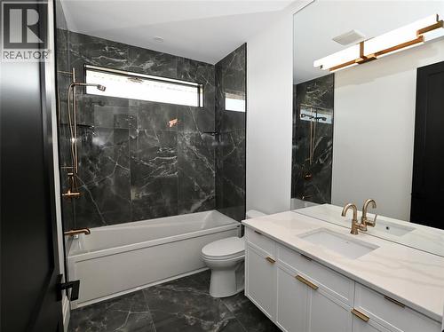 3464 Paul Crescent, Plympton-Wyoming, ON - Indoor Photo Showing Bathroom