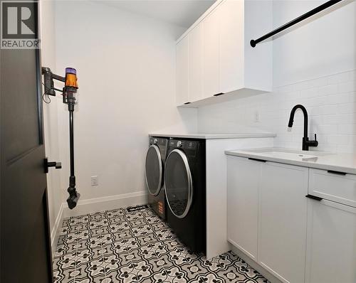 3464 Paul Crescent, Plympton-Wyoming, ON - Indoor Photo Showing Laundry Room