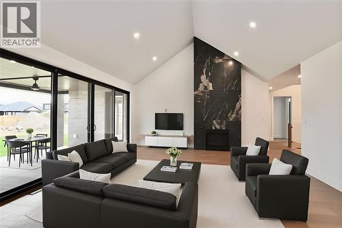 3464 Paul Crescent, Plympton-Wyoming, ON - Indoor Photo Showing Living Room