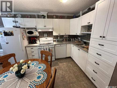 12 5004 5Th Street, Rosthern, SK - Indoor Photo Showing Kitchen