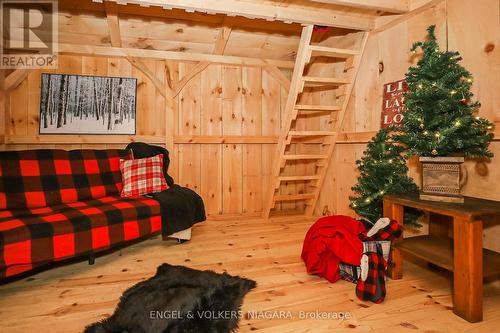 75573 Elliott Street, Bluewater (Bayfield), ON - Indoor Photo Showing Other Room