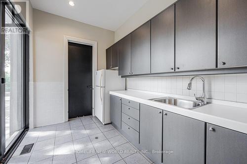 5 Abrams Place, Toronto, ON - Indoor Photo Showing Kitchen
