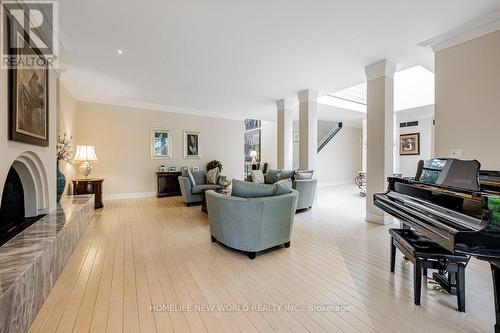 5 Abrams Place, Toronto, ON - Indoor Photo Showing Living Room