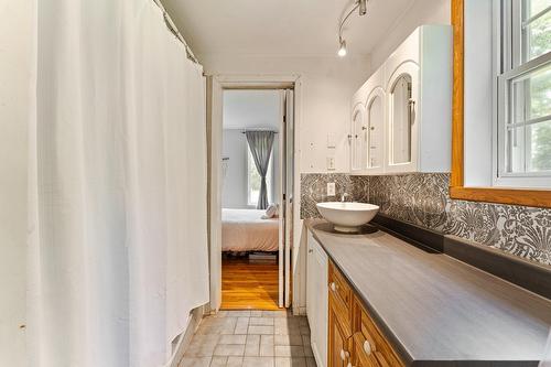 Salle de bains attenante à la CCP - 35 Rue Bergeron E., Granby, QC - Indoor Photo Showing Bathroom