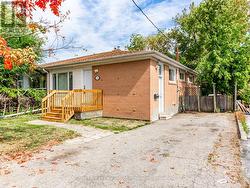 273 BLUEGRASS BOULEVARD  Richmond Hill, ON L4C 3H1