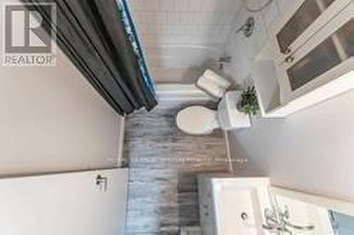145 Chestnut Street N, Cambridge, ON - Indoor Photo Showing Bathroom