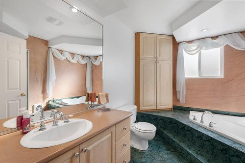 Salle de bains - 13382 Rue St-Michel, Mirabel, QC - Indoor Photo Showing Bathroom