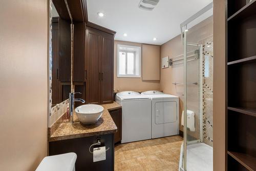 Salle de bains - 13382 Rue St-Michel, Mirabel, QC - Indoor Photo Showing Laundry Room