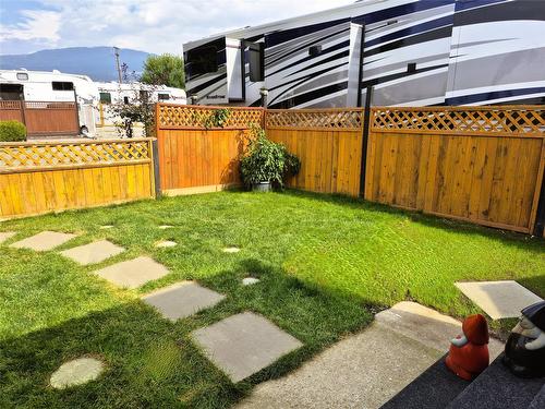 12-415 Commonwealth Road, Kelowna, BC - Outdoor