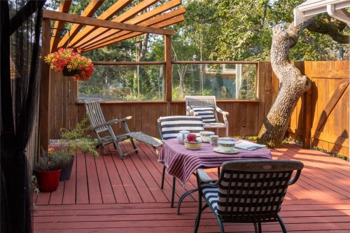 2710 Sea View Rd, Saanich, BC 