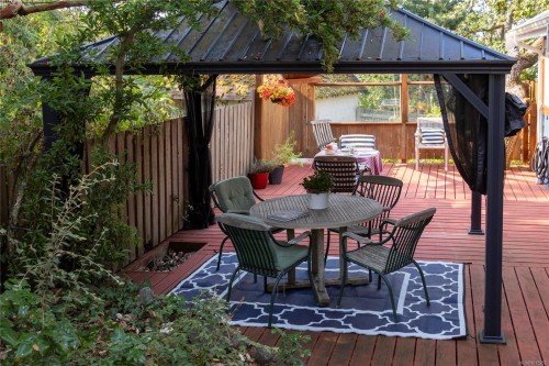 2710 Sea View Rd, Saanich, BC 