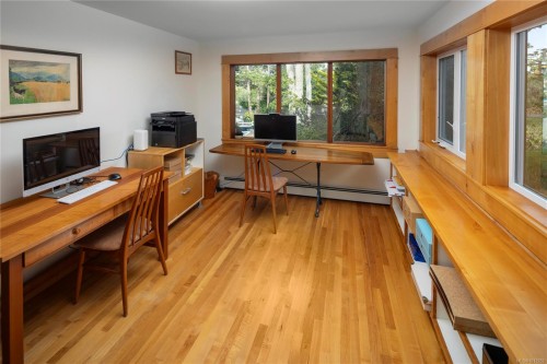 2710 Sea View Rd, Saanich, BC 