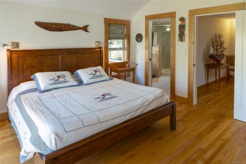 2710 Sea View Rd, Saanich, BC 