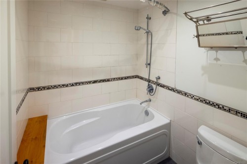 2710 Sea View Rd, Saanich, BC 