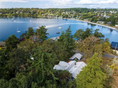 2710 Sea View Rd, Saanich, BC 