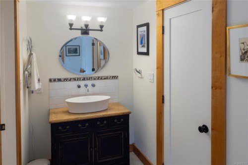 2710 Sea View Rd, Saanich, BC 