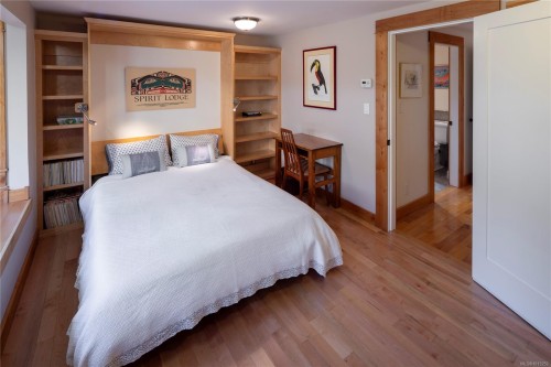 2710 Sea View Rd, Saanich, BC 