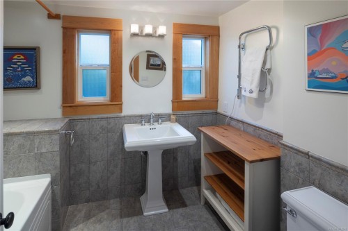 2710 Sea View Rd, Saanich, BC 