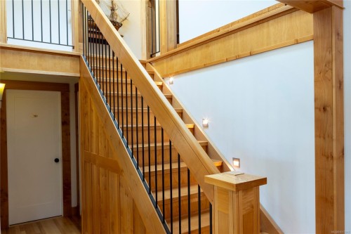 2710 Sea View Rd, Saanich, BC 