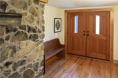 2710 Sea View Rd, Saanich, BC 