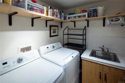 2710 Sea View Rd, Saanich, BC 