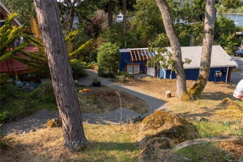 2710 Sea View Rd, Saanich, BC 