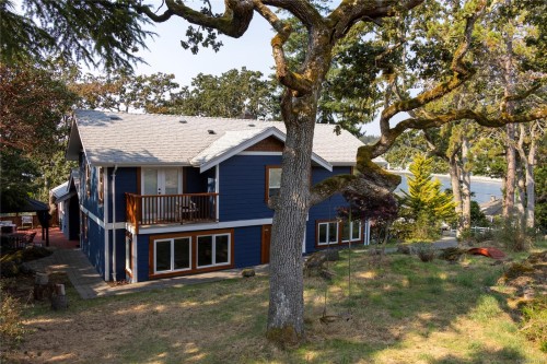 2710 Sea View Rd, Saanich, BC 