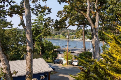 2710 Sea View Rd, Saanich, BC 