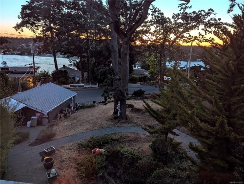 2710 Sea View Rd, Saanich, BC 