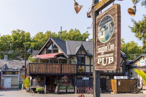 2710 Sea View Rd, Saanich, BC 