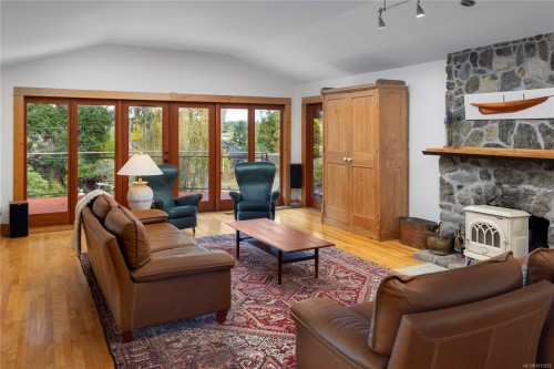 2710 Sea View Rd, Saanich, BC 