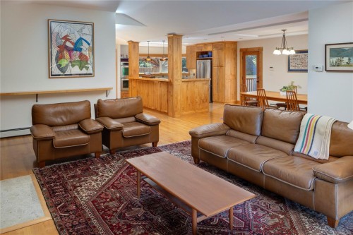 2710 Sea View Rd, Saanich, BC 