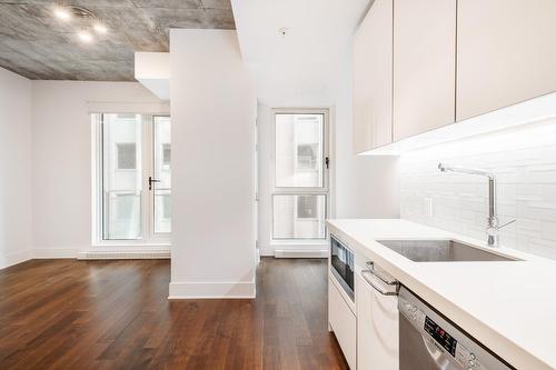 Kitchen - 1106-1188 Av. Union, Montréal (Ville-Marie), QC - Indoor Photo Showing Kitchen With Upgraded Kitchen