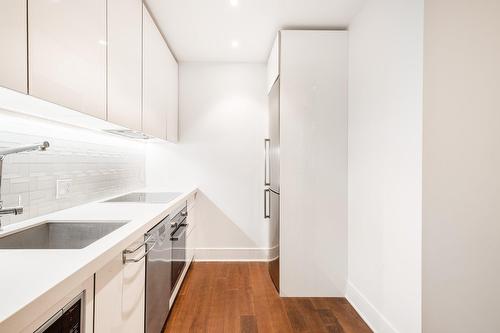 Kitchen - 1106-1188 Av. Union, Montréal (Ville-Marie), QC - Indoor Photo Showing Kitchen With Upgraded Kitchen