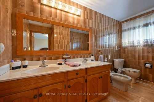 53 Glover Road, Hamilton, ON - Indoor Photo Showing Bathroom