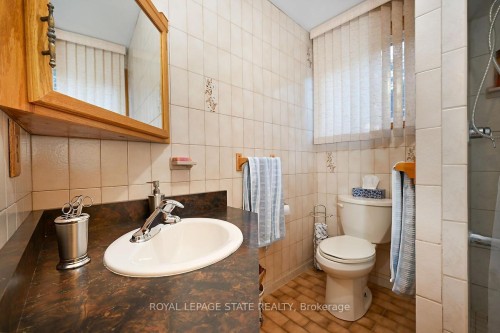 53 Glover Road, Hamilton, ON - Indoor Photo Showing Bathroom