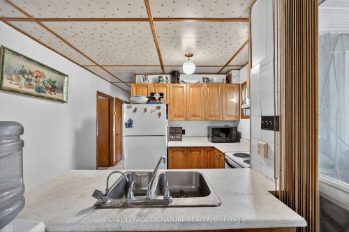 81-77 Bass Bay Drive, Tay, ON - Indoor Photo Showing Kitchen