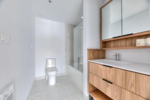 Bathroom - 901-1971 Rue Du Havre, Montréal (Ville-Marie), QC - Indoor Photo Showing Bathroom