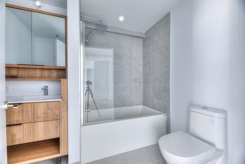 Bathroom - 901-1971 Rue Du Havre, Montréal (Ville-Marie), QC - Indoor Photo Showing Bathroom