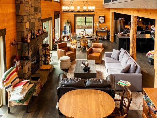 63 S Poplar Bay, District Of Kenora, ON - Indoor Photo Showing Living Room