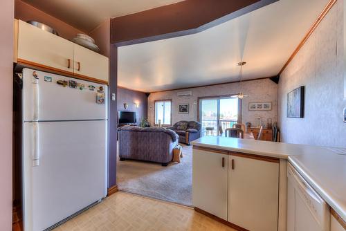 Kitchen - 8-4948 Boul. Notre-Dame, Laval (Chomedey), QC - Indoor Photo Showing Kitchen