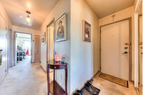 Hall - 8-4948 Boul. Notre-Dame, Laval (Chomedey), QC - Indoor Photo Showing Other Room